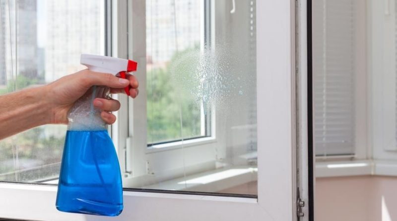 Если вы действительно не хотите заморачиваться с рецептами и окна не слишком грязные, то можно использовать 100% теплую воду. К преимуществам можно отнести то, что это дешево, очень экологично
