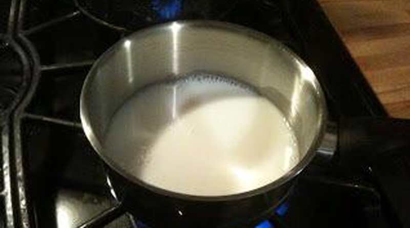 Почему молоко пригорает к кастрюле при кипячении: основные причины и как избежать