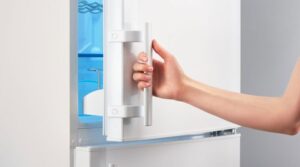 Дверь холодильника можно починить с помощью нескольких хитростей и самодельных методов