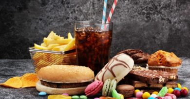 Хорошо известны продукты питания, которые вызывают сердечные приступы, ожирение, рак и другие неприятные вещи. Но употреблять пищу, которая убивает интеллект, действительно кажется чем-то запредельным