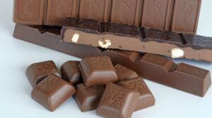 Происхождение современного швейцарского шоколада восходит к 1819 году, когда Франсуа-Луи Кайе открыл производство в Корсье. Сегодня это старейший швейцарский шоколадный бренд
