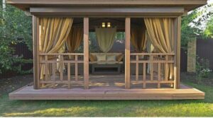 Чтобы насладиться тенью во время еды на свежем воздухе, вы недавно приобрели беседку, в которой можно разместить стол и стулья во внутреннем дворике