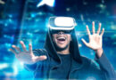 Пользователи воспринимаем виртуальную реальность через дополненные виртуальной реальностью автономные шлемы и гарнитуры