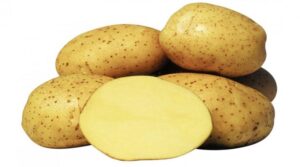 Поместите ломтики картофеля на опухшие глаза для быстрого облегчения. Опухшие веки или мешки под глазами – распространенная проблема